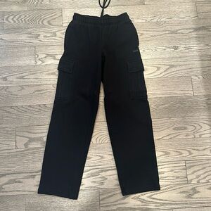 TNA aritzia, sweat fleece cozy, fleece cargo pants and black size 2XS